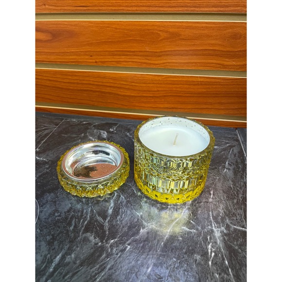 Gilded Cinnamon 8 oz Soy Candle - Picture 5 of 6